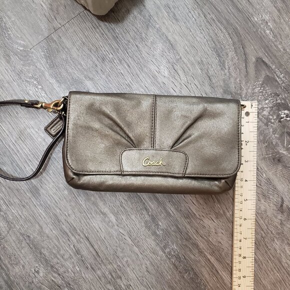Coach Genuine Leather Wristlet Pewter Colour - Picture 6 of 7